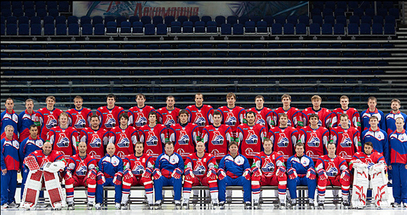 lokomotive2011khl The 2011-12 Lokomotiv Yaroslavl squad poses for a picture in August.